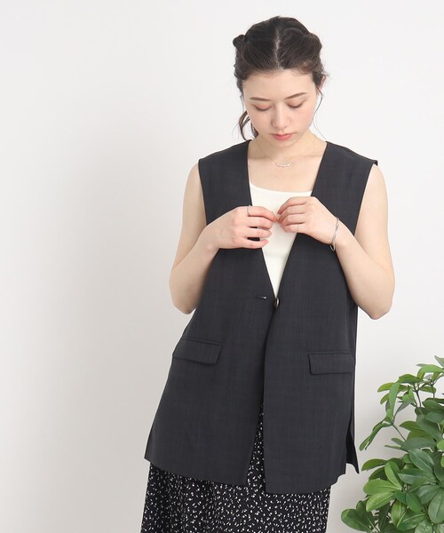 Cutie Blonde（キューティーブロンド）の「◆【セットアップ可】Tシャツに合わせるだけでこなれ感UP 麻調Vネックジレ（ベスト・レディース・ブラック/ナチュラル・00）」の7枚目の写真