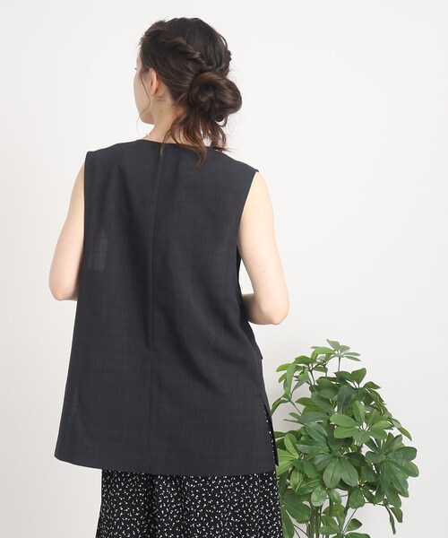 Cutie Blonde（キューティーブロンド）の「◆【セットアップ可】Tシャツに合わせるだけでこなれ感UP 麻調Vネックジレ（ベスト・レディース・ブラック/ナチュラル・00）」の9枚目の写真