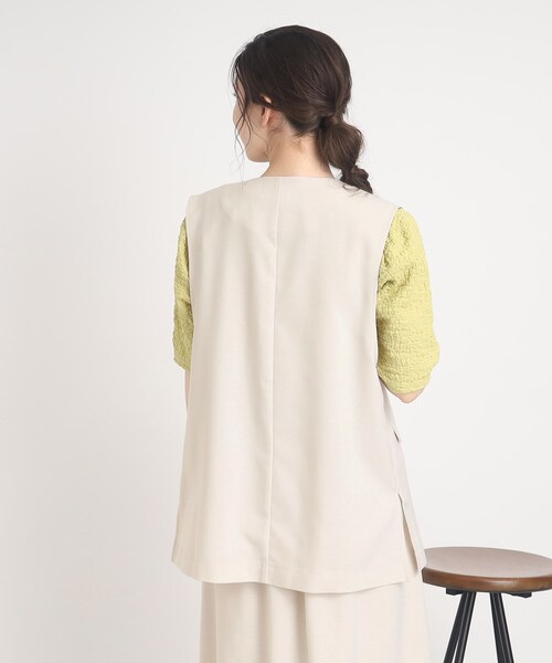 Cutie Blonde（キューティーブロンド）の「◆【セットアップ可】Tシャツに合わせるだけでこなれ感UP 麻調Vネックジレ（ベスト・レディース・ブラック/ナチュラル・00）」の14枚目の写真