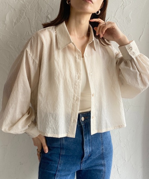 She's Closet(シーズクローゼット)の「ボリュームスリーブショート丈長袖ストライプシアーシャツ(シャツ/ブラウス・レディース・グリーン/ベージュ/パープル/グレー/ブルー/ネイビー/オレンジ/ピンク/イエロー/ホワイト・FREE)」の4枚目の写真