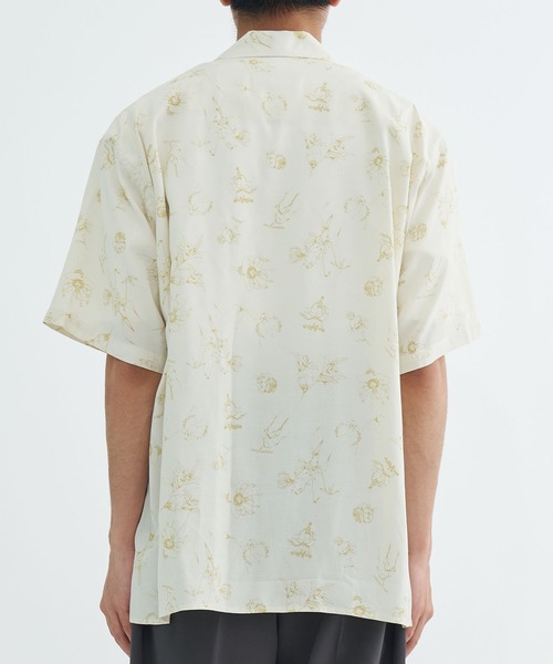 URU(ウル)の「RAYON PRINT SHORT SLEEVE SHIRTS(シャツ/ブラウス・メンズ・ネイビー/ベージュ・1/2)」の6枚目の写真