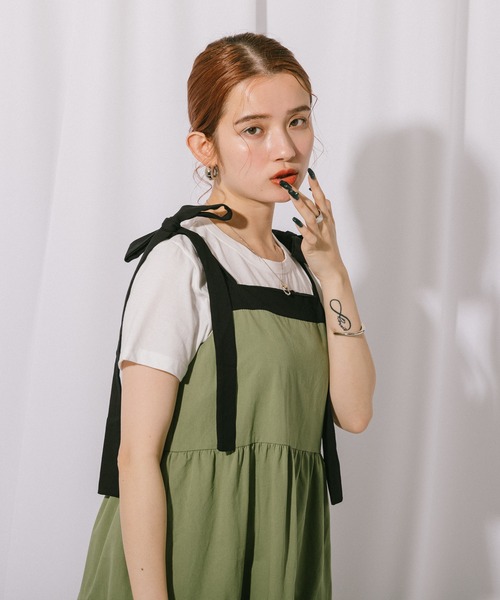 Jeudi(ジュディ)の「スランティングスリットTシャツ(Tシャツ/カットソー・レディース・グリーン/ホワイト・FREE)」の1枚目の写真