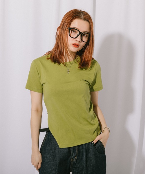 Jeudi(ジュディ)の「スランティングスリットTシャツ(Tシャツ/カットソー・レディース・グリーン/ホワイト・FREE)」の4枚目の写真