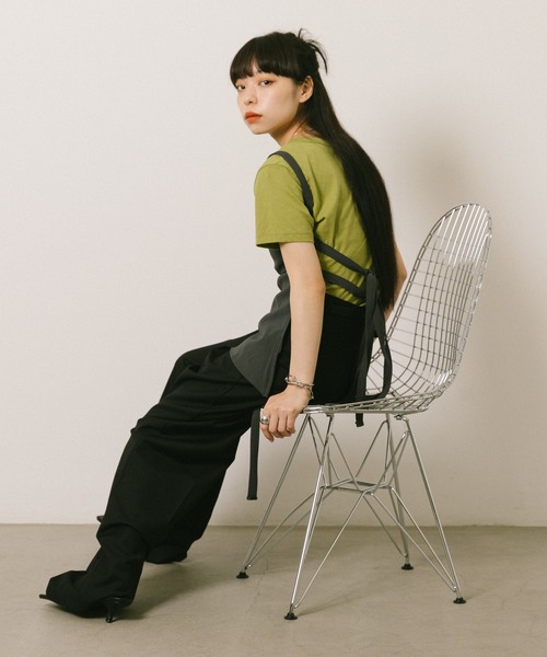 Jeudi(ジュディ)の「スランティングスリットTシャツ(Tシャツ/カットソー・レディース・グリーン/ホワイト・FREE)」の11枚目の写真