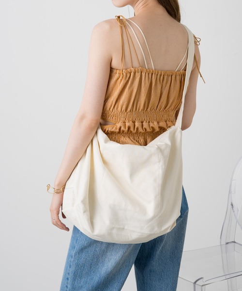 Kastane（カスタネ）の「【A4対応/PC対応】キャンバスショルダーBAG（ショルダーバッグ・レディース・ブラック/アイボリー・FREE）」の6枚目の写真