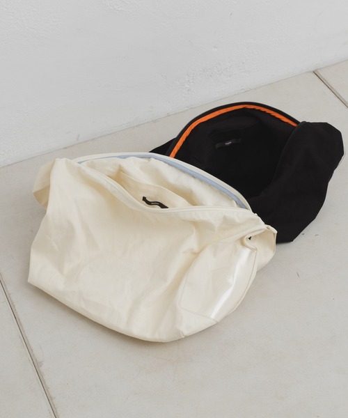 Kastane（カスタネ）の「【A4対応/PC対応】キャンバスショルダーBAG（ショルダーバッグ・レディース・ブラック/アイボリー・FREE）」の10枚目の写真