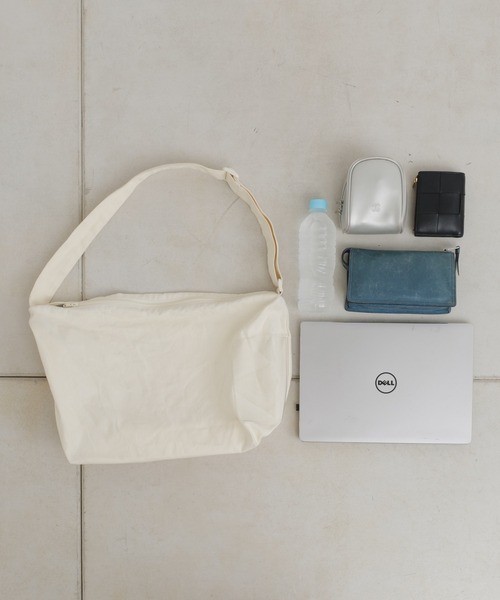 Kastane（カスタネ）の「【A4対応/PC対応】キャンバスショルダーBAG（ショルダーバッグ・レディース・ブラック/アイボリー・FREE）」の5枚目の写真