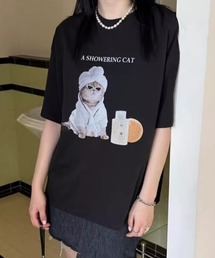 Vipoa（ヴィポア）の「オーバーサイズ Showering cat tee（Tシャツ/カットソー・メンズ）」