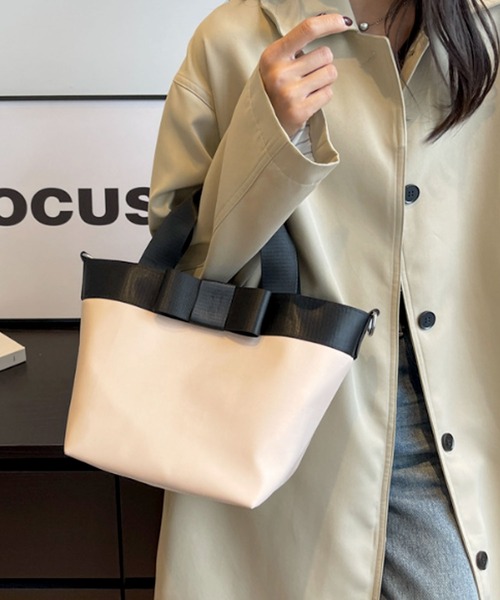 florist（フローリスト）の「【2WAY/3WAY】配色リボンが大人かわいいデイリーハンドバッグ/ショルダーバッグ（トートバッグ・レディース・ブラック/オレンジ/ベージュ/ライトグレー/ネイビー/マスタード/モカ/グレイッシュベージュ・FREE）」の11枚目の写真