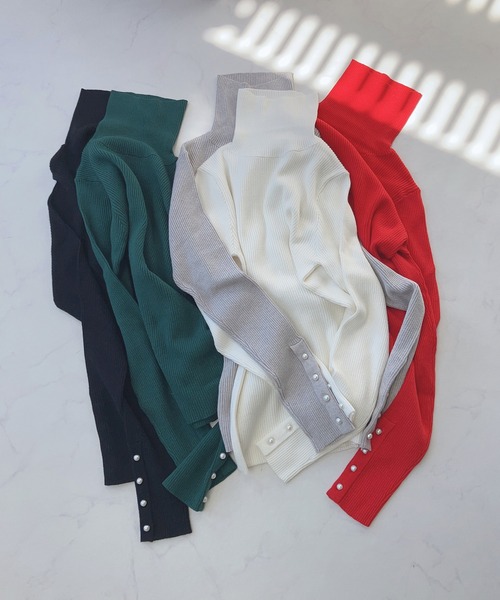 AS KNOW AS plus(アズノゥアズプラス)の「☆袖ボタンタートルリブニットプルオーバー(ニット/セーター・レディース・ブラック/グレー/オフホワイト/レッド/グリーン・FREE)」の11枚目の写真