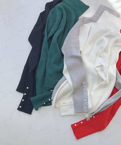 AS KNOW AS plus(アズノゥアズプラス)の「☆袖ボタンタートルリブニットプルオーバー(ニット/セーター・レディース・ブラック/グレー/オフホワイト/レッド/グリーン・FREE)」の12枚目の写真