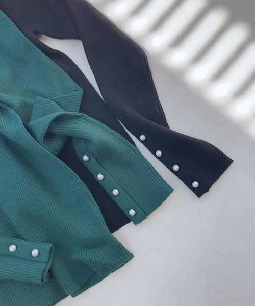 AS KNOW AS plus(アズノゥアズプラス)の「☆袖ボタンタートルリブニットプルオーバー(ニット/セーター・レディース・ブラック/グレー/オフホワイト/レッド/グリーン・FREE)」の14枚目の写真