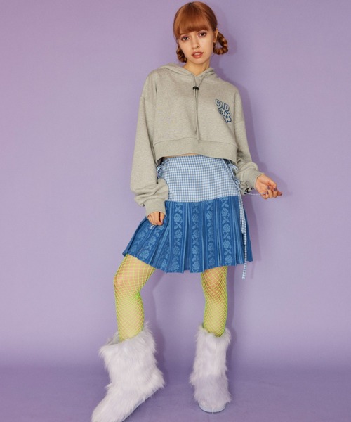 Candy Stripper（キャンディストリッパー）の「CND SHORT フーディー（パーカー・レディース・オフホワイト/ブラック/ヘザーグレー・2）」の6枚目の写真