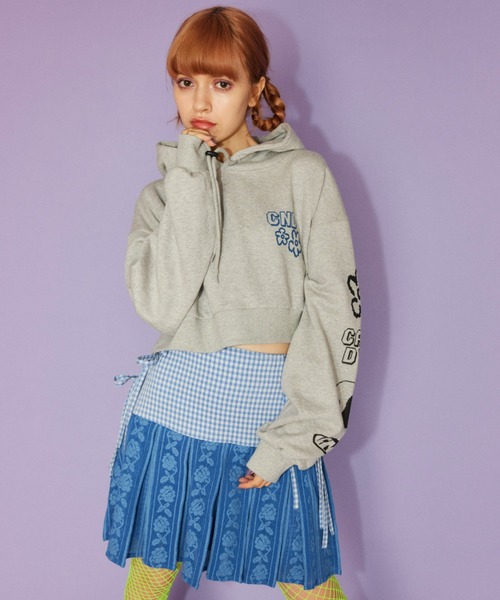 Candy Stripper（キャンディストリッパー）の「CND SHORT フーディー（パーカー・レディース・オフホワイト/ブラック/ヘザーグレー・2）」の4枚目の写真