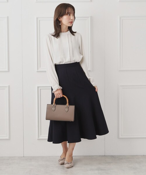 couture brooch（クチュールブローチ）の「◆【お仕事・セレモニーにも◎】刺繍レースタックブラウス（シャツ/ブラウス・レディース・アイボリー/ブルー系その他・38/42/40）」の3枚目の写真