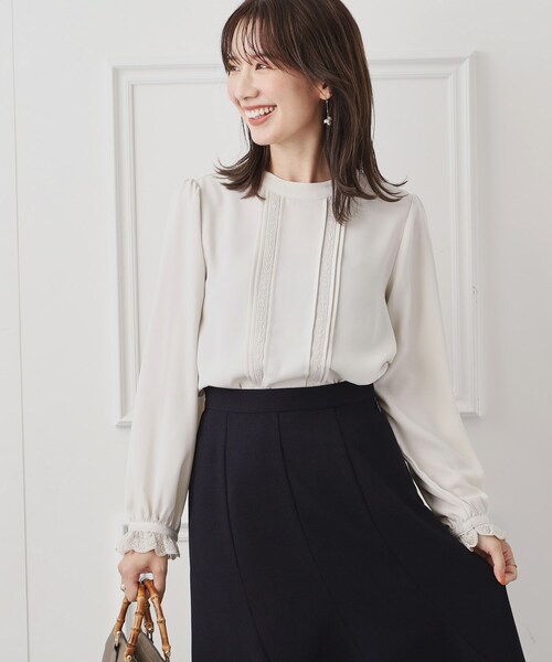 couture brooch（クチュールブローチ）の「◆【お仕事・セレモニーにも◎】刺繍レースタックブラウス（シャツ/ブラウス・レディース・アイボリー/ブルー系その他・38/42/40）」の4枚目の写真