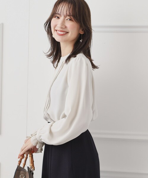 couture brooch（クチュールブローチ）の「◆【お仕事・セレモニーにも◎】刺繍レースタックブラウス（シャツ/ブラウス・レディース・アイボリー/ブルー系その他・38/42/40）」の5枚目の写真