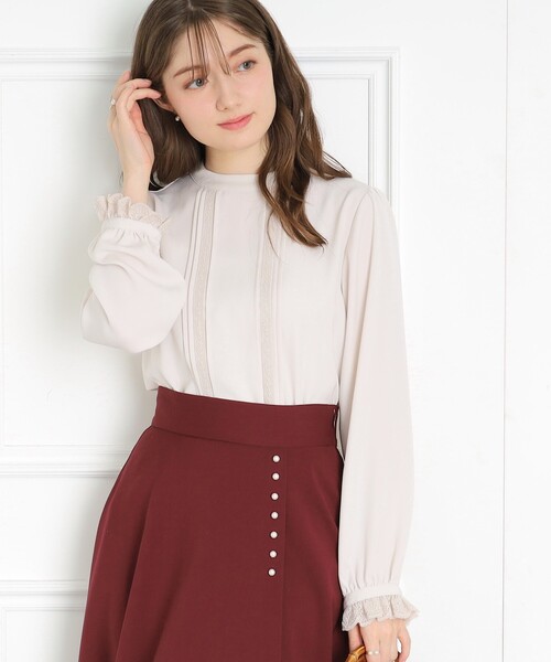 couture brooch（クチュールブローチ）の「◆【お仕事・セレモニーにも◎】刺繍レースタックブラウス（シャツ/ブラウス・レディース・アイボリー/ブルー系その他・38/42/40）」の7枚目の写真