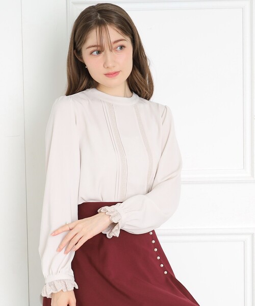 couture brooch（クチュールブローチ）の「◆【お仕事・セレモニーにも◎】刺繍レースタックブラウス（シャツ/ブラウス・レディース・アイボリー/ブルー系その他・38/42/40）」の8枚目の写真