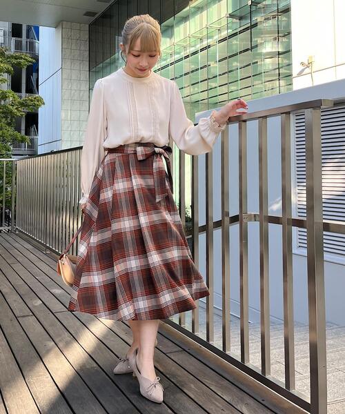 couture brooch（クチュールブローチ）の「◆【お仕事・セレモニーにも◎】刺繍レースタックブラウス（シャツ/ブラウス・レディース・アイボリー/ブルー系その他・38/42/40）」の9枚目の写真