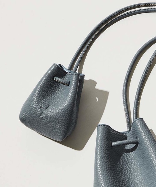CONVERSE TOKYO(コンバーストウキョウ)の「ECO-LEATHER DRAWSTRING MINI BAG(S)(ショルダーバッグ・レディース・ブルー/ブラック/アイボリー・FREE)」の3枚目の写真
