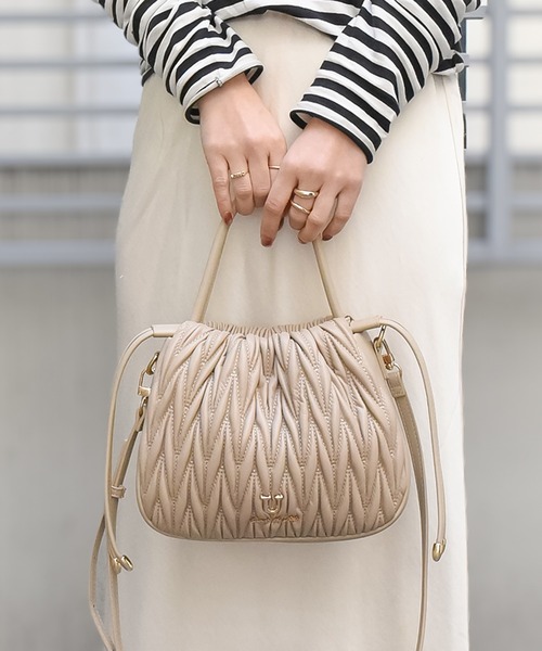 U（ユー）の「ムー ドロストバッグ（ショルダーバッグ・レディース・ブラック/ベージュ/ゴールド/アイボリー/ライトブルー/シルバー/チョコ/ネイビー/ブルー系その他/ライム・FREE）」の5枚目の写真