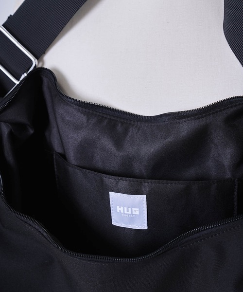 オリジナルロゴ刺繍ショルダーバッグ（ショルダーバッグ）｜HUGELY