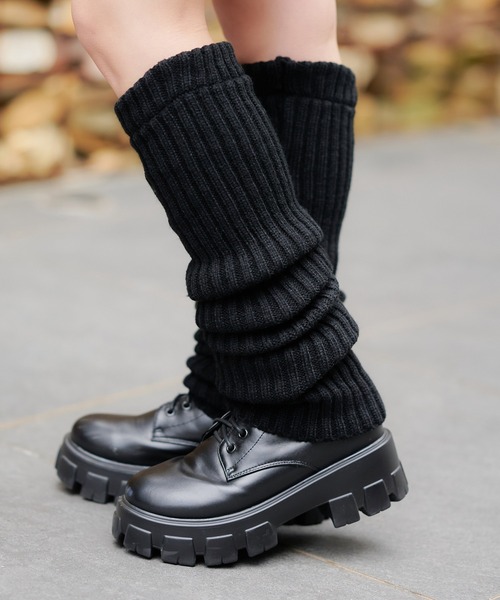 SPINNS(スピンズ)の「漫画みたいなもこもこルーズ☆彡70cm ニットレッグカバー(レッグウォーマー・レディース・ブラック/ブラウン/アイボリー/グレー/カーキ・ONESIZE)」の22枚目の写真