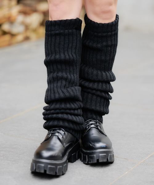 SPINNS(スピンズ)の「漫画みたいなもこもこルーズ☆彡70cm ニットレッグカバー(レッグウォーマー・レディース・ブラック/ブラウン/アイボリー/グレー/カーキ・ONESIZE)」の20枚目の写真