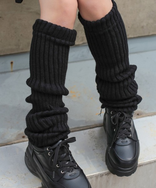 SPINNS(スピンズ)の「漫画みたいなもこもこルーズ☆彡70cm ニットレッグカバー(レッグウォーマー・レディース・ブラック/ブラウン/アイボリー/グレー/カーキ・ONESIZE)」の17枚目の写真