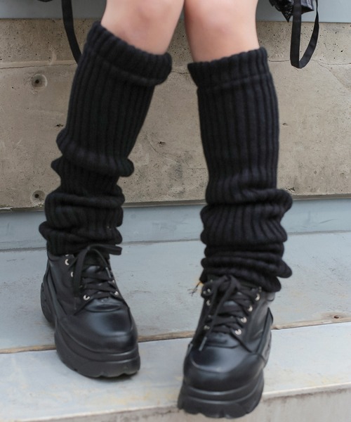 SPINNS(スピンズ)の「漫画みたいなもこもこルーズ☆彡70cm ニットレッグカバー(レッグウォーマー・レディース・ブラック/ブラウン/アイボリー/グレー/カーキ・ONESIZE)」の18枚目の写真