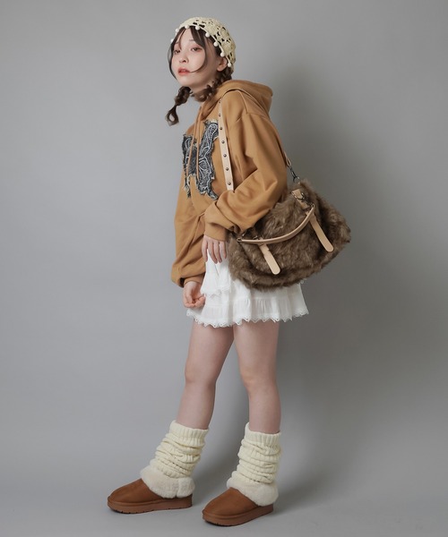 SPINNS(スピンズ)の「漫画みたいなもこもこルーズ☆彡70cm ニットレッグカバー(レッグウォーマー・レディース・ブラック/ブラウン/アイボリー/グレー/カーキ・ONESIZE)」の15枚目の写真