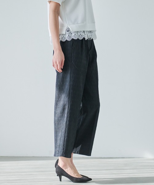 Arnold Palmer（アーノルドパーマー）の「ベルト付き ふくれジャガード セミワイドパンツ（その他パンツ・レディース・ネイビー/ブラック・S/M/L）」の9枚目の写真