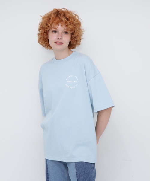 AVIREX(アヴィレックス)の「VARSITY LOGO T-SHIRT/バーシティーロゴティーシャツ(Tシャツ/カットソー・レディース・ネイビー/オフホワイト/ブラック/サックスブルー/ピンク・FREE/F)」の19枚目の写真