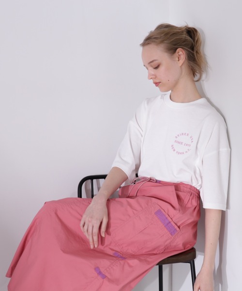 AVIREX(アヴィレックス)の「VARSITY LOGO T-SHIRT/バーシティーロゴティーシャツ(Tシャツ/カットソー・レディース・ネイビー/オフホワイト/ブラック/サックスブルー/ピンク・FREE/F)」の14枚目の写真