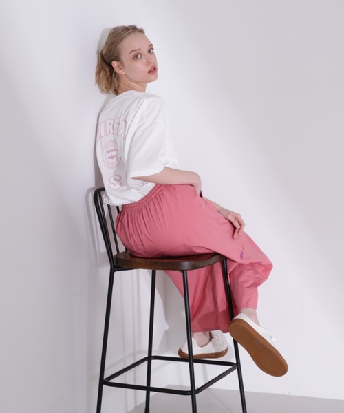 AVIREX(アヴィレックス)の「VARSITY LOGO T-SHIRT/バーシティーロゴティーシャツ(Tシャツ/カットソー・レディース・ネイビー/オフホワイト/ブラック/サックスブルー/ピンク・FREE/F)」の12枚目の写真