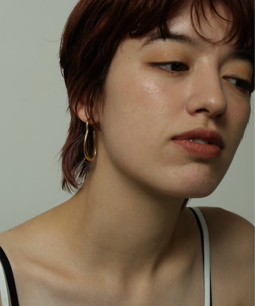 ORLEAN(オルレアン)の「【ORLEAN】ニュアンスウェービングピアス(ピアス(両耳用)・レディース・ゴールド/シルバー・フリー)」の6枚目の写真