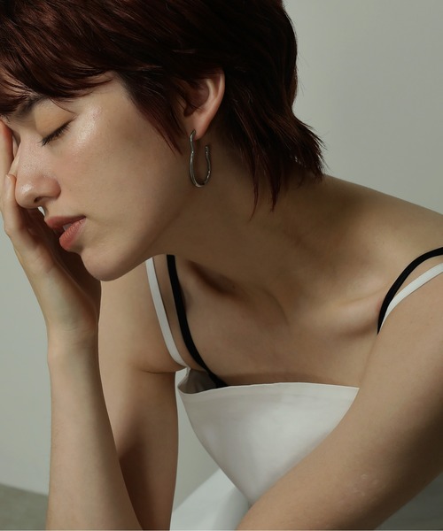 ORLEAN(オルレアン)の「【ORLEAN】ニュアンスウェービングピアス(ピアス(両耳用)・レディース・ゴールド/シルバー・フリー)」の9枚目の写真