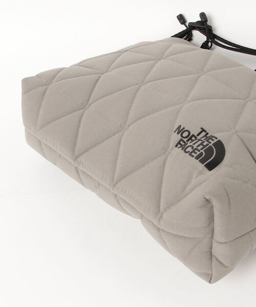 THE NORTH FACE(ザノースフェイス)の「THE NORTH FACE/ザ・ノース・フェイス ショルダーポーチ ジオフェイスポーチ Geoface Pouch NM32356(ショルダーバッグ・メンズ・ブラック/グレイッシュベージュ/ストーン/カーキ/アーミー/アイボリー/スモークピンク・FREE)」の9枚目の写真