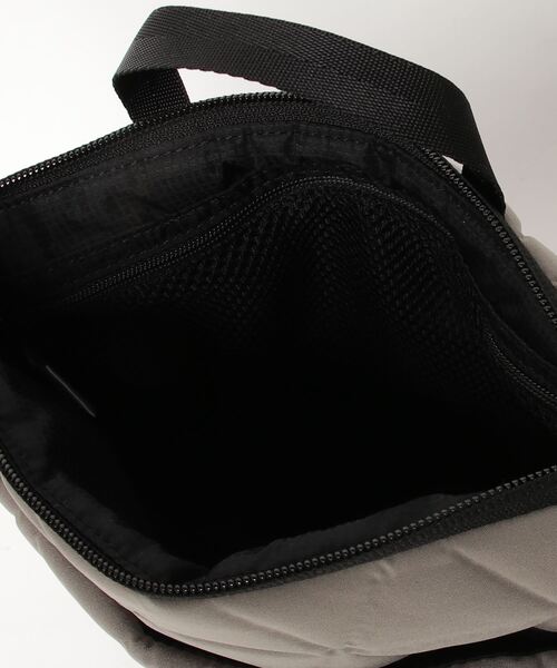 THE NORTH FACE(ザノースフェイス)の「THE NORTH FACE/ザ・ノース・フェイス ショルダーポーチ ジオフェイスポーチ Geoface Pouch NM32356(ショルダーバッグ・メンズ・ブラック/グレイッシュベージュ/ストーン/カーキ/アーミー/アイボリー/スモークピンク・FREE)」の10枚目の写真