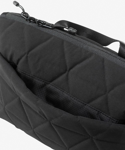 THE NORTH FACE(ザノースフェイス)の「THE NORTH FACE/ザ・ノース・フェイス ショルダーポーチ ジオフェイスポーチ Geoface Pouch NM32356(ショルダーバッグ・メンズ・ブラック/グレイッシュベージュ/ストーン/カーキ/アーミー/アイボリー/スモークピンク・FREE)」の13枚目の写真