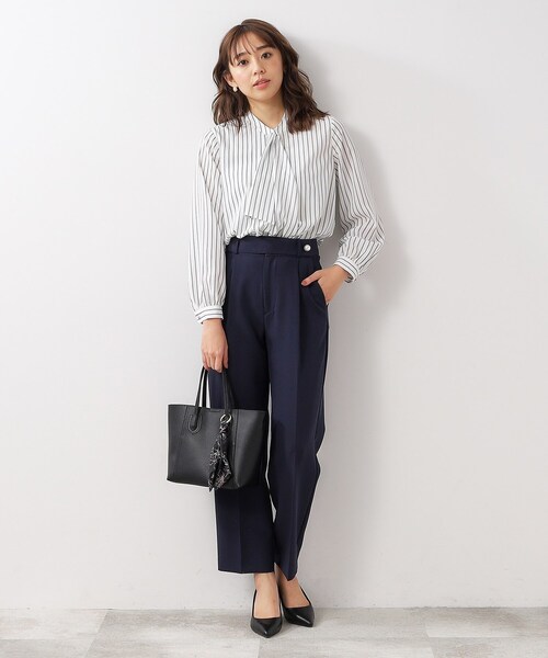 index(インデックス)の「◆≪美人百花掲載≫ アシメボウタイブラウス【イージーケア/洗濯機洗い可】(シャツ/ブラウス・レディース・オフホワイト/ナチュラル/ホワイト系5/ネイビー系2・40/38/42/36)」の12枚目の写真