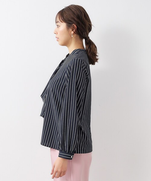 index(インデックス)の「◆≪美人百花掲載≫ アシメボウタイブラウス【イージーケア/洗濯機洗い可】(シャツ/ブラウス・レディース・オフホワイト/ナチュラル/ホワイト系5/ネイビー系2・40/38/42/36)」の8枚目の写真