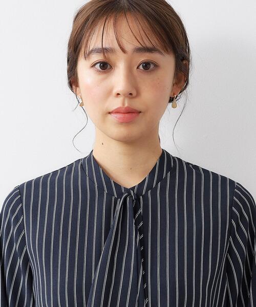 index(インデックス)の「◆≪美人百花掲載≫ アシメボウタイブラウス【イージーケア/洗濯機洗い可】(シャツ/ブラウス・レディース・オフホワイト/ナチュラル/ホワイト系5/ネイビー系2・40/38/42/36)」の10枚目の写真