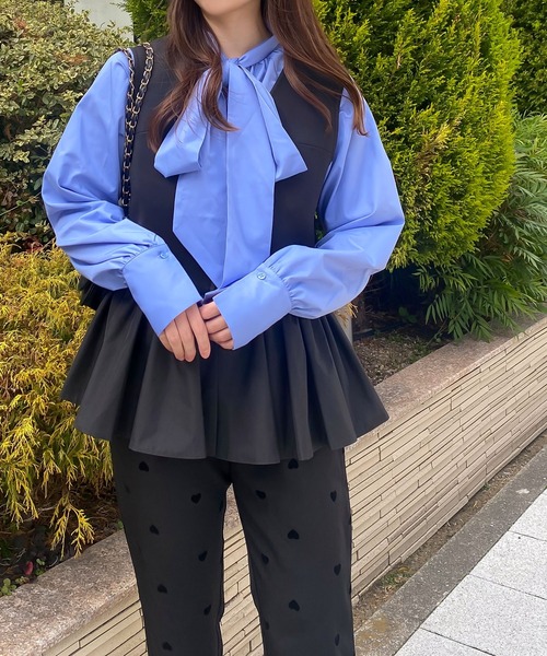 KOBE LETTUCE(コウベレタス)の「ダンボールペプラムVネックベスト(ベスト・レディース・ブラック/オフホワイト・M)」の16枚目の写真