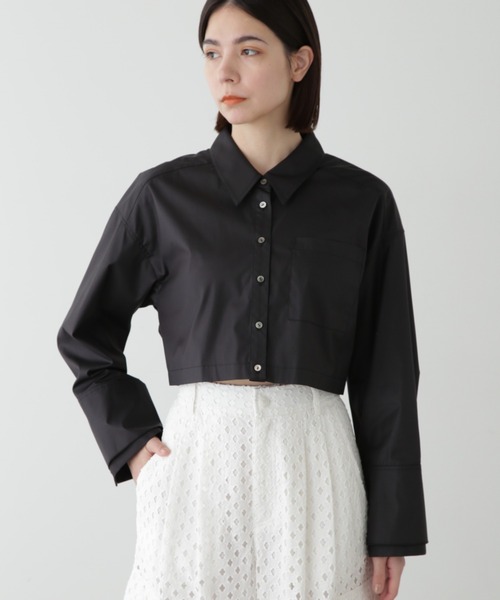 JILL STUART(ジルスチュアート)の「◆クロップドシャツブラウス(シャツ/ブラウス・レディース・ブラック/ホワイト・FREE)」の2枚目の写真