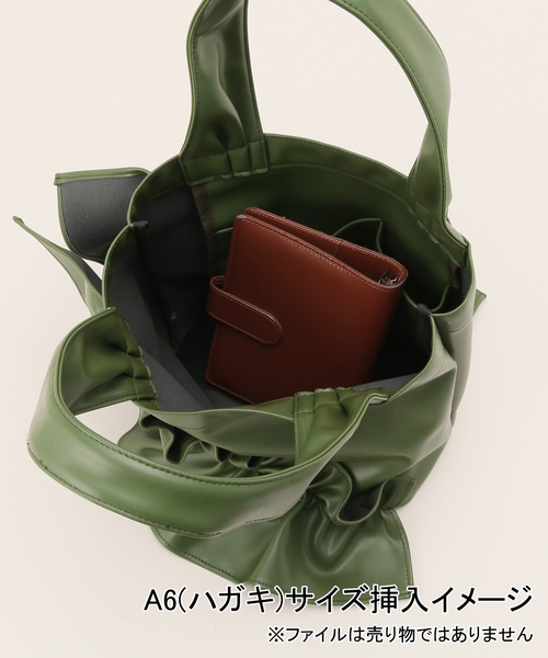 HELOYSE(エロイーズ)の「【HELOYSE/エロイーズ】Mercury PU leather S:トート(ショルダーバッグ・レディース・カーキ/シルバー・FREE)」の7枚目の写真