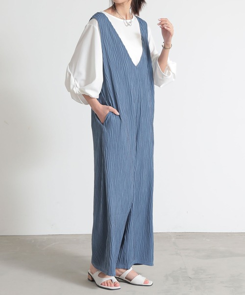 and it_(アンドイット)の「リップルストライプVネックオールインワン(サロペット/オーバーオール・レディース・ダークブルー/ブラック/グレイッシュベージュ・M/L)」の10枚目の写真