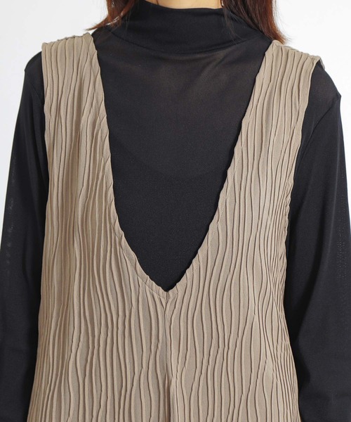 and it_(アンドイット)の「リップルストライプVネックオールインワン(サロペット/オーバーオール・レディース・ダークブルー/ブラック/グレイッシュベージュ・M/L)」の13枚目の写真