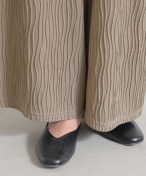 and it_(アンドイット)の「リップルストライプVネックオールインワン(サロペット/オーバーオール・レディース・ダークブルー/ブラック/グレイッシュベージュ・M/L)」の15枚目の写真